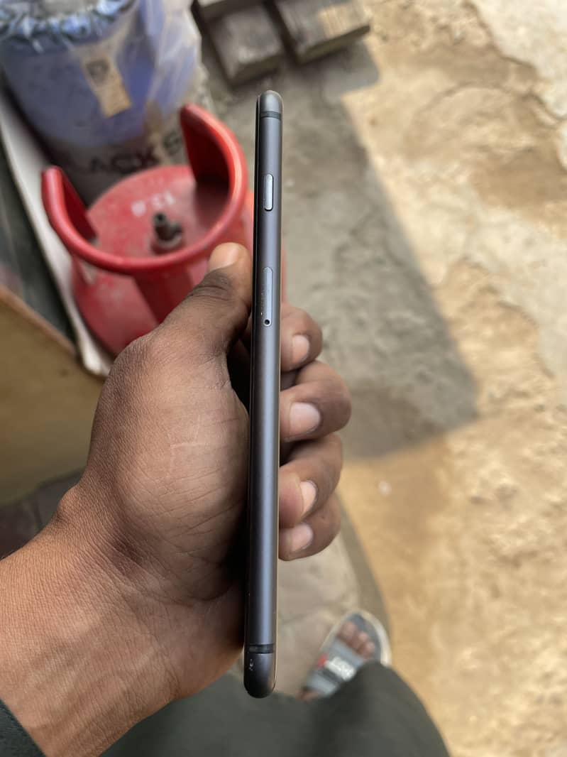 Apple iPhone 8 Plus 4