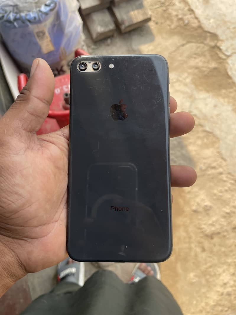 Apple iPhone 8 Plus 5