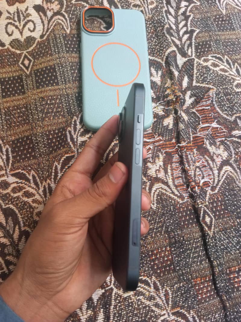 Apple iPhone 13 1