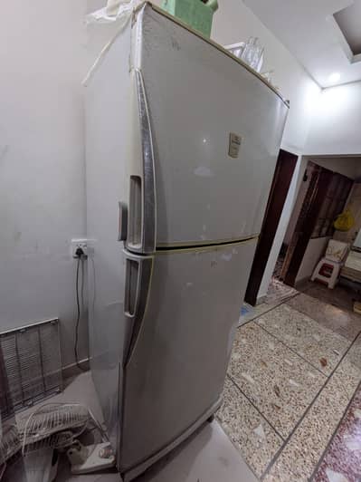 Dawlance fridge full size