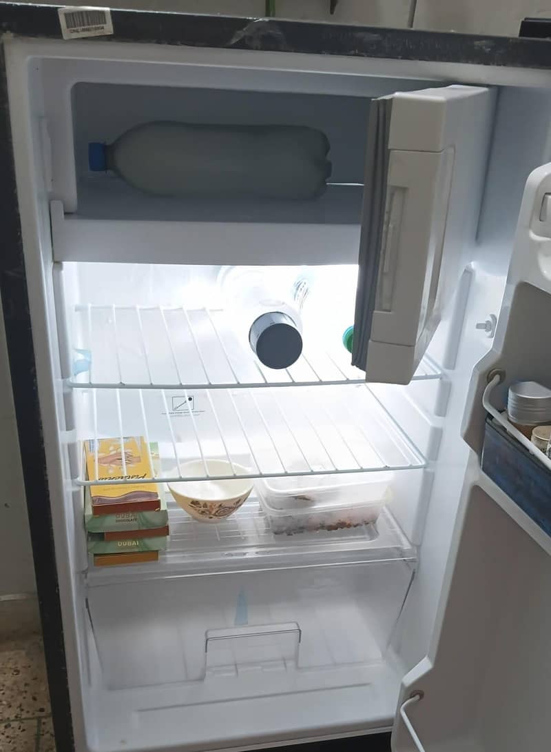 room Fridge 0