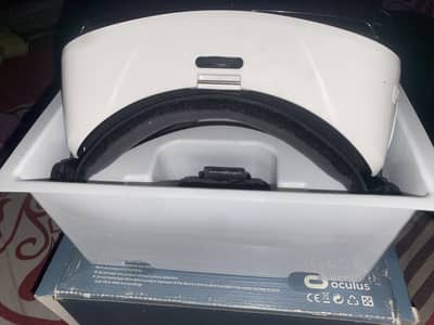 Samsung Gear VR (with box)