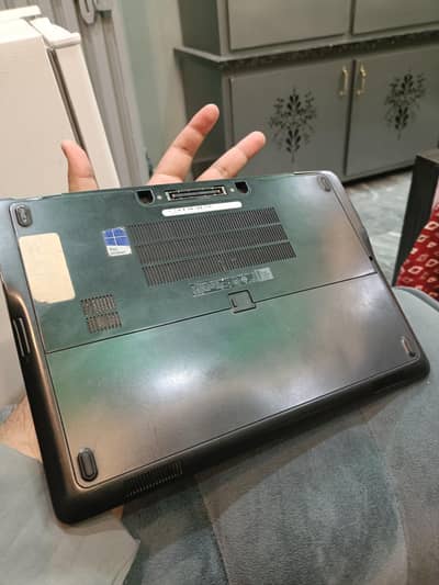 Dell latitude E7250 i5 5th gen