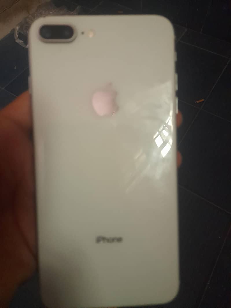 Apple iPhone 8 Plus 1