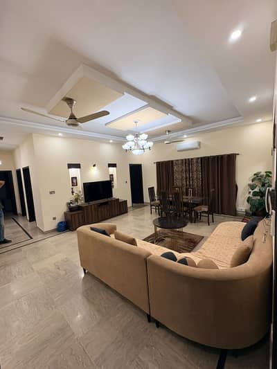 1 Kanal Beautiful Fully Furnished Upr Portion available For Rent
