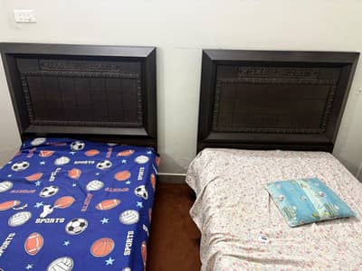 I want to sale my( 2 single beds) for sale (with mattress)