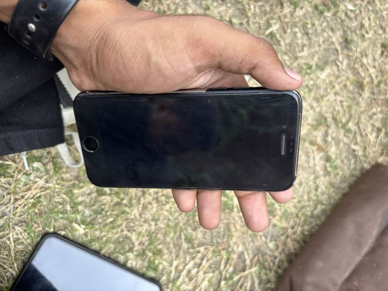 Apple iPhone SE 3