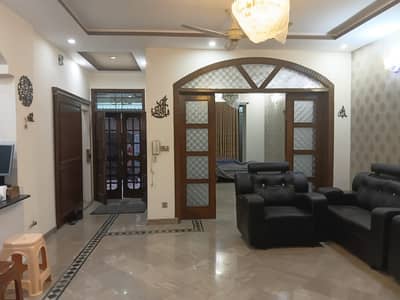 Investor Price 10 Marla Used House Available for Sale in LDA Avenue 1 Block J