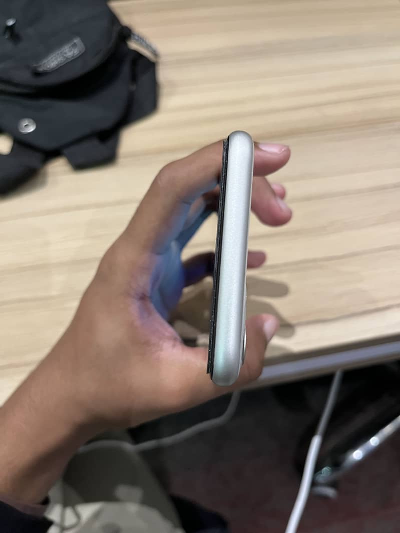 Apple iPhone 11 3
