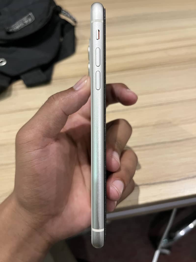 Apple iPhone 11 8
