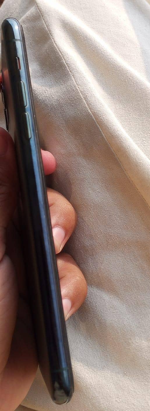 Apple iPhone 11 Pro Max 0