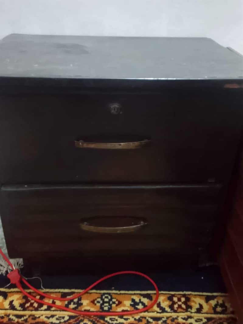 double bed + side tables 1