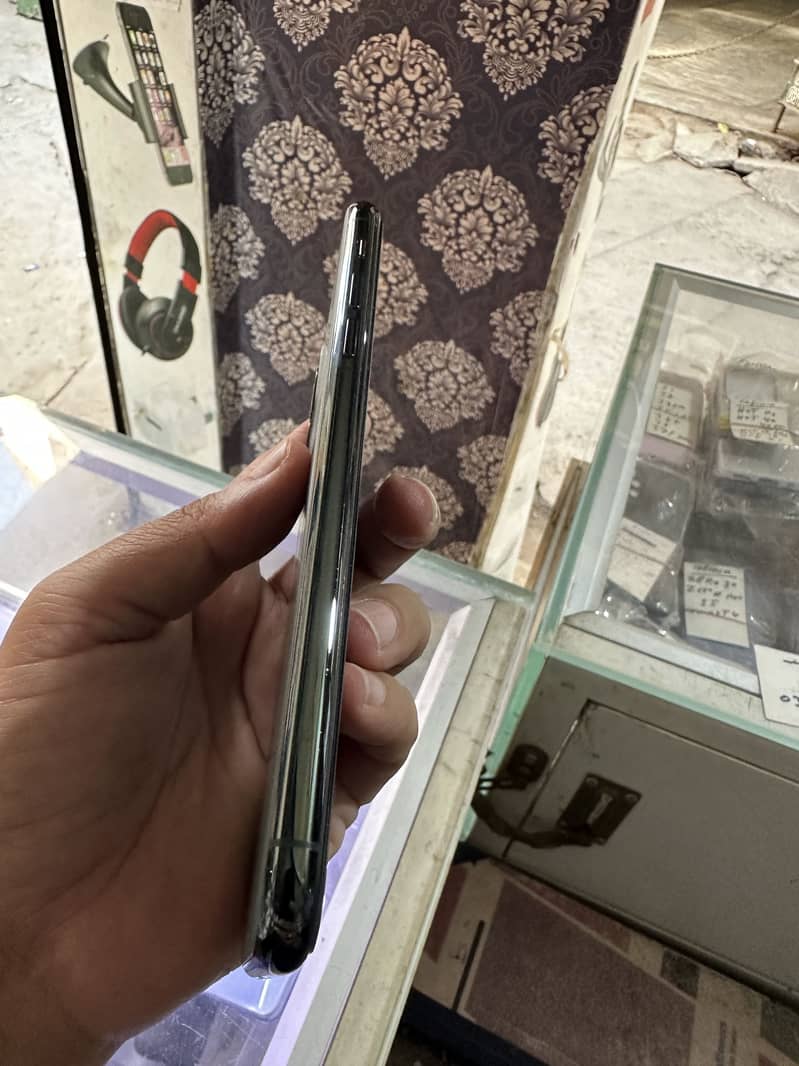 Apple iPhone 11 Pro Max 5