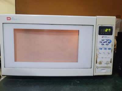 Micro wave oven, 38 litre capacity for sale.