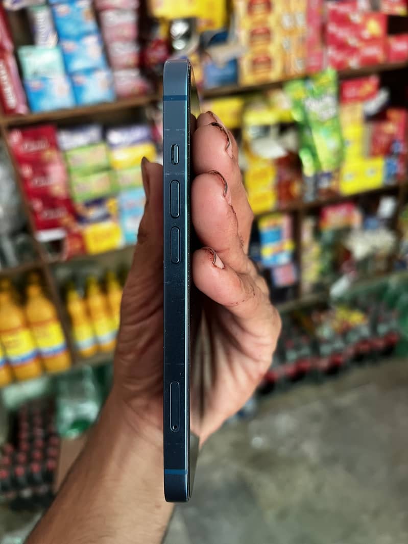 Apple iPhone 13 1