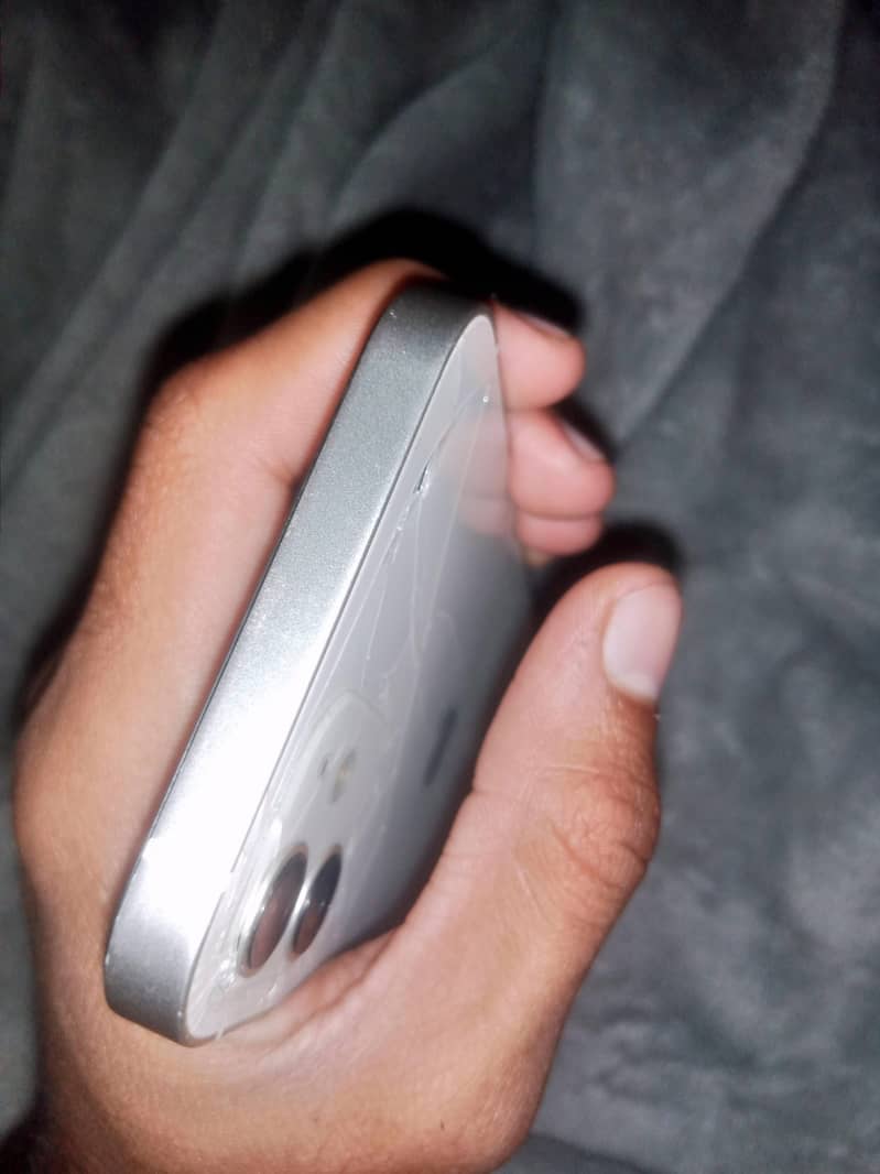 Apple iPhone 12 4