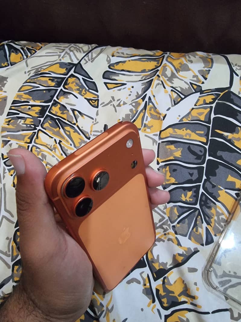 Apple iPhone 17 Pro Max 4