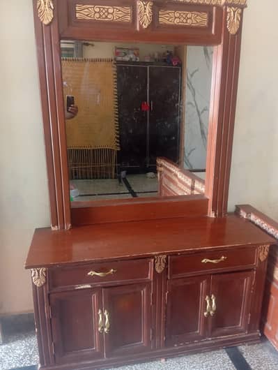 bed limari side table aur dressing