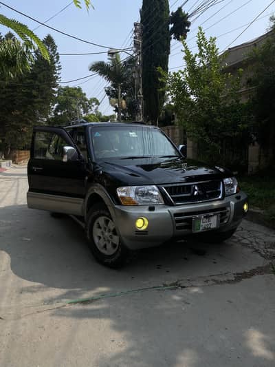 Mitsubishi Pajero 2005