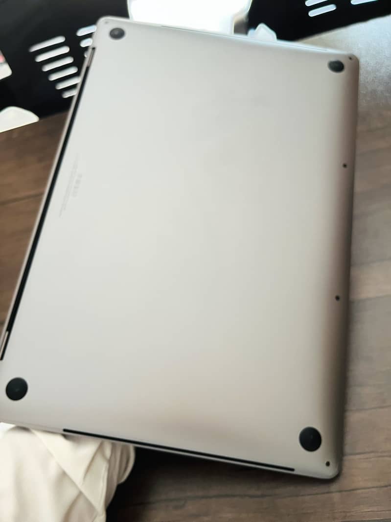 MacBook Pro A2141 1