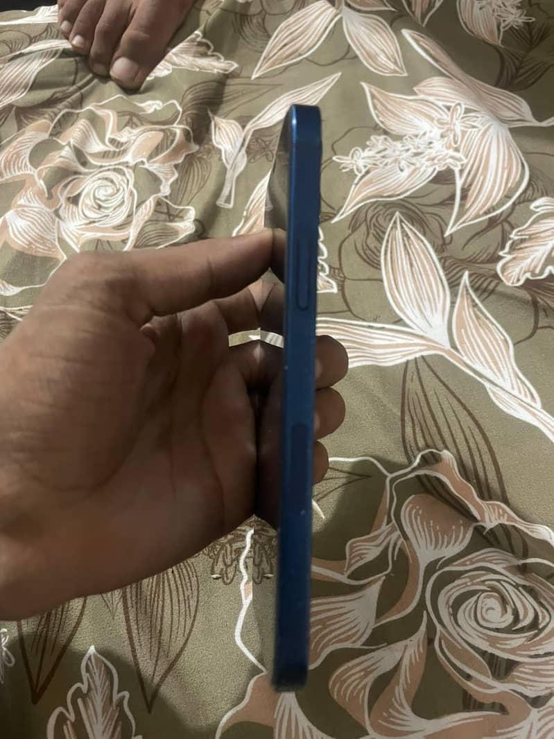 Apple iPhone 12 3