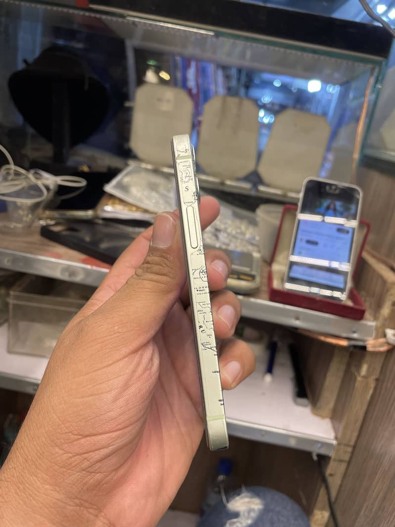 Apple iPhone 12 mini 1
