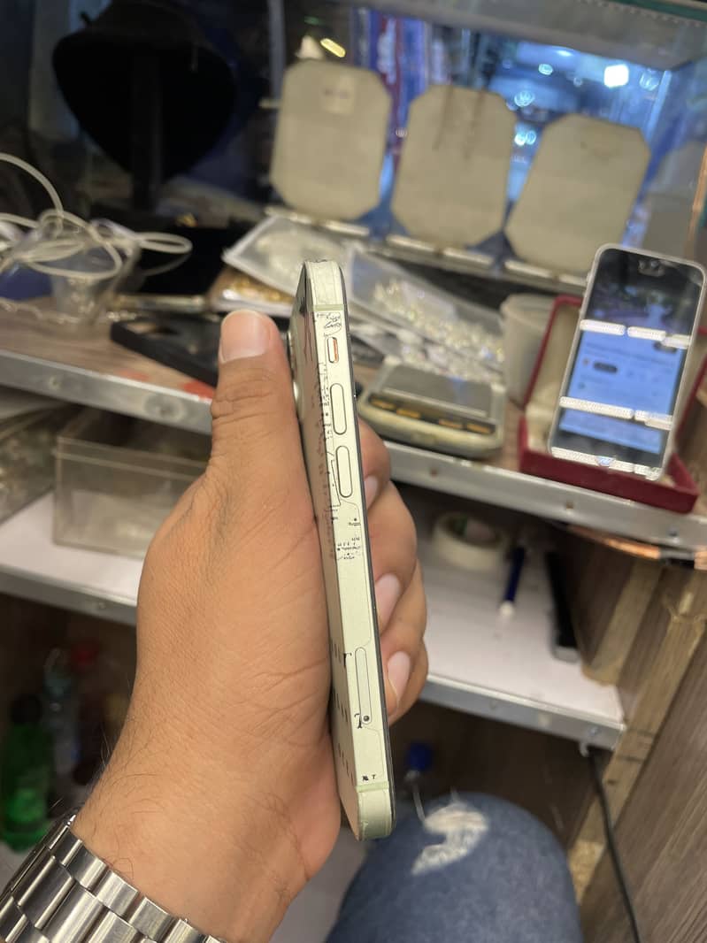 Apple iPhone 12 mini 6
