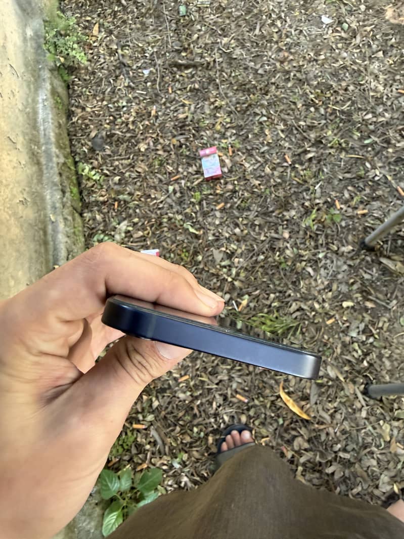 Apple iPhone 12 4