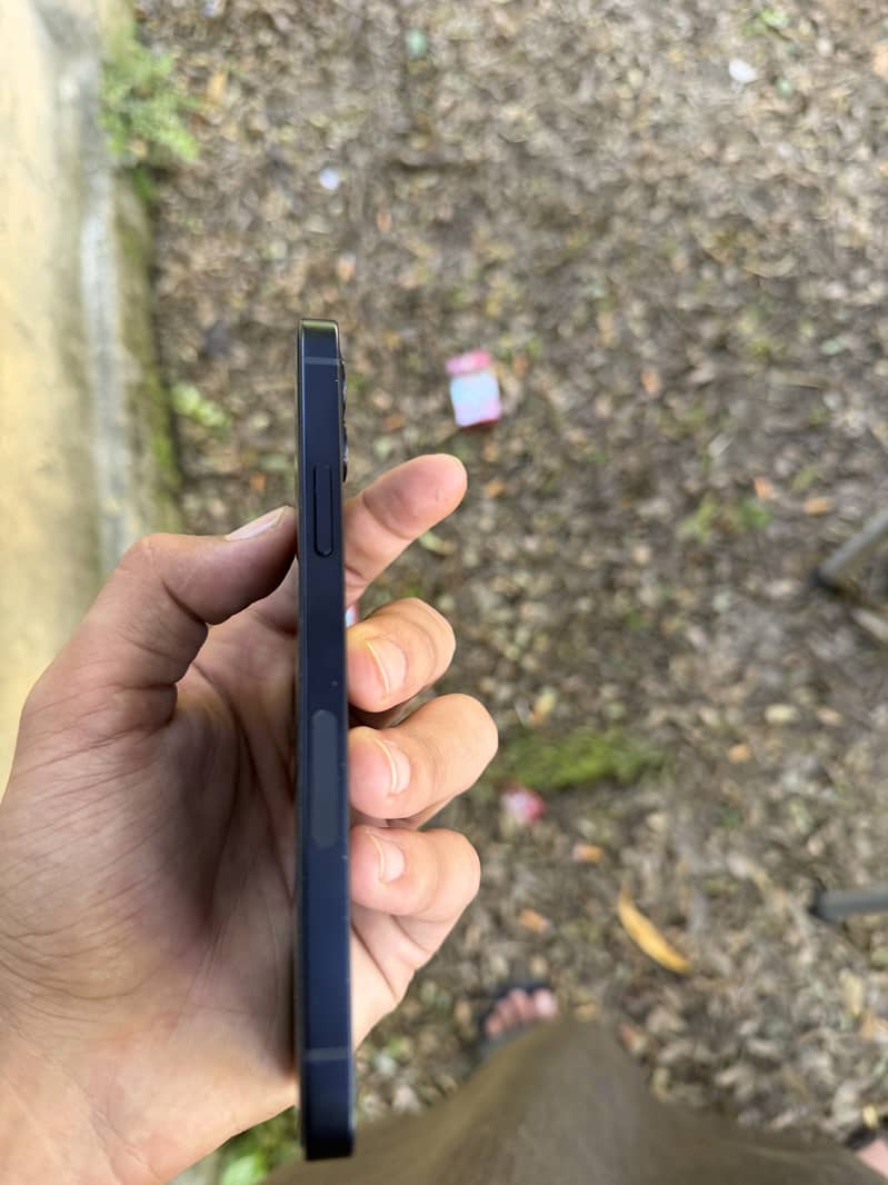 Apple iPhone 12 5
