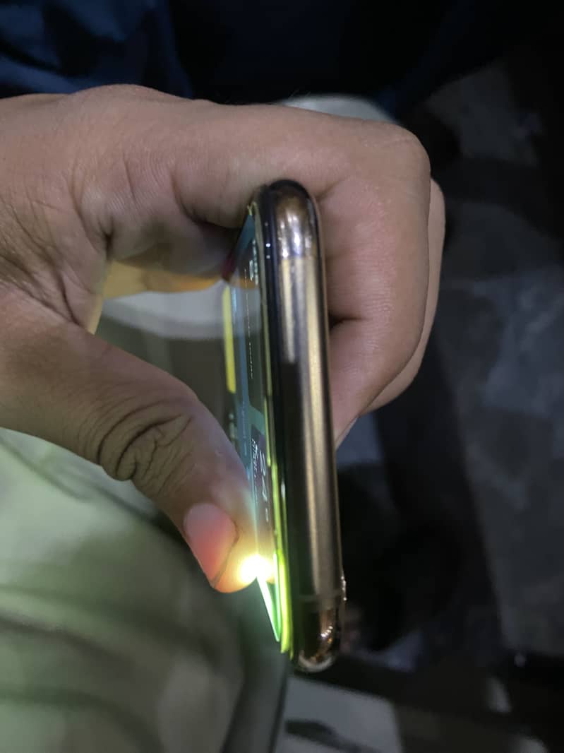 Apple iPhone XS 1