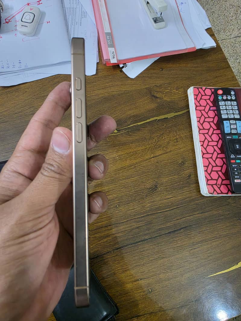 Apple iPhone 16 Pro Max 1