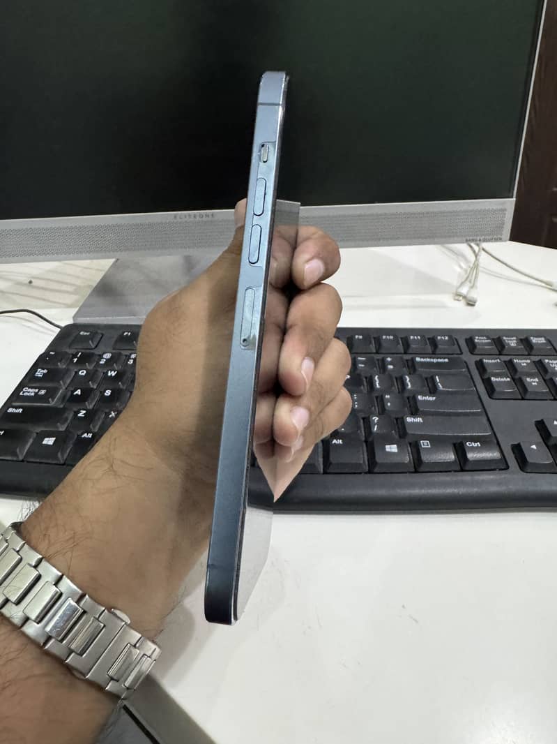 Apple iPhone 13 Pro Max 2