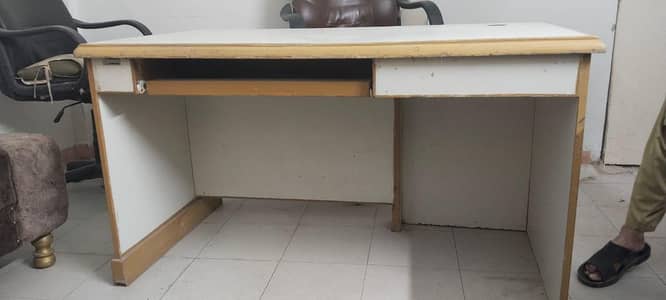 Office Table / Computer Desk / Laptop & Study Table – 4.5 x 2.5 Feet