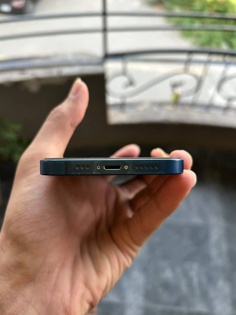 Apple iPhone 12 4