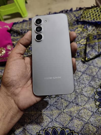 Tecno spark 40 pro v good condition just set