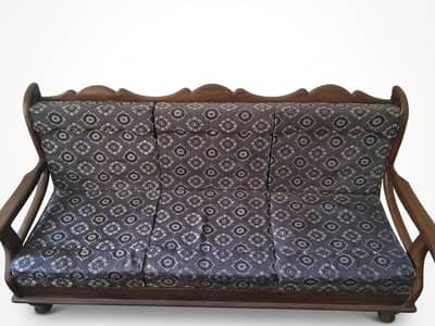 5 seater sofa wooden set for sale in best condition