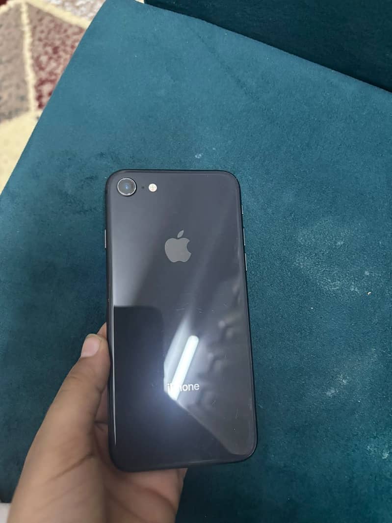 Apple iPhone 8 1
