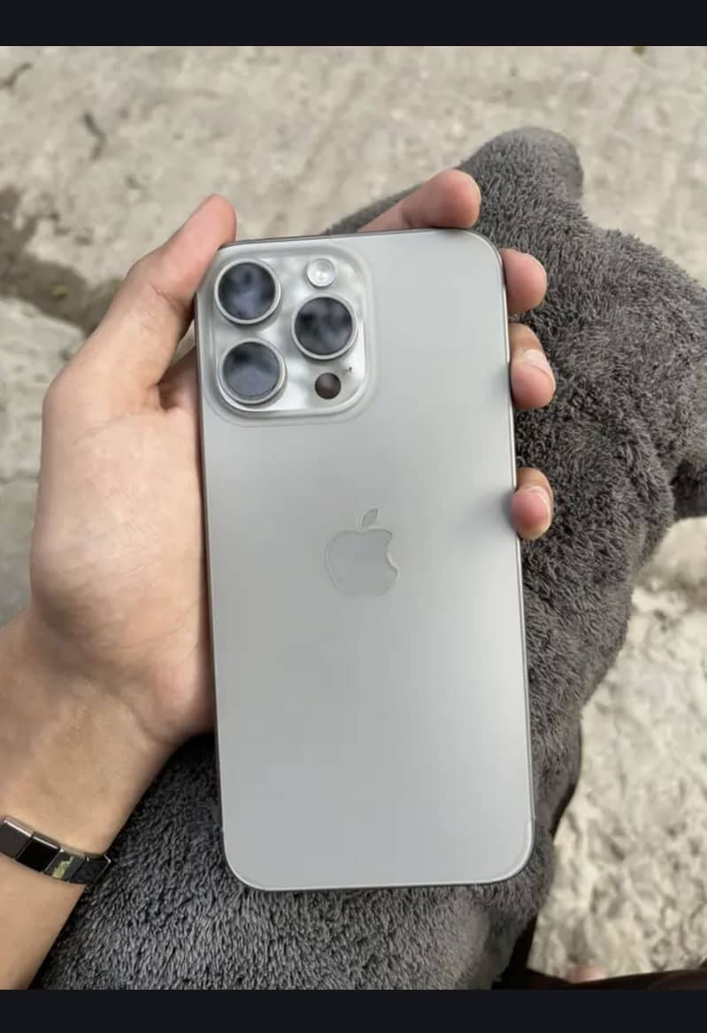 Apple iPhone 15 Pro Max 6