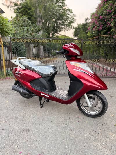 United scooty 2022 end model  100 CC petrol 3800 km driven only