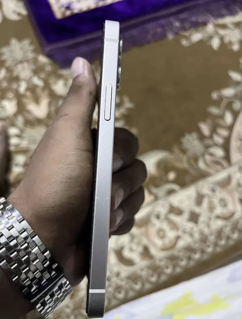 Apple iPhone 12 3