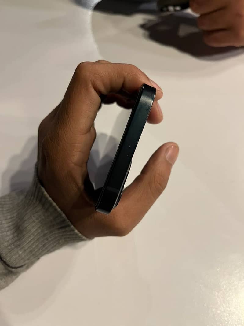 Apple iPhone 13 5