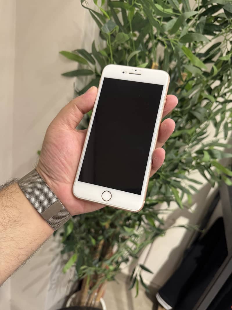 Apple iPhone 8 Plus 0