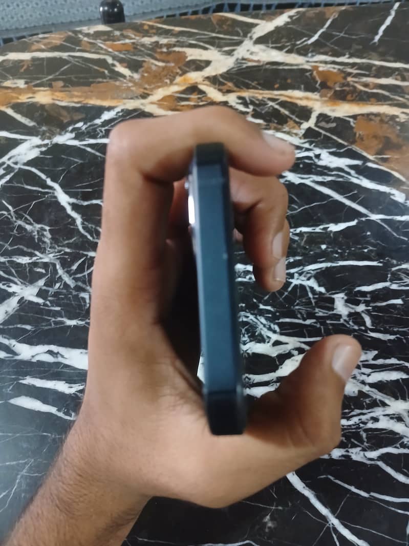 Apple iPhone 13 3