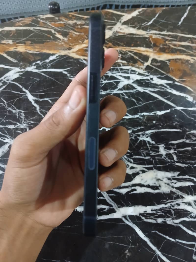 Apple iPhone 13 4