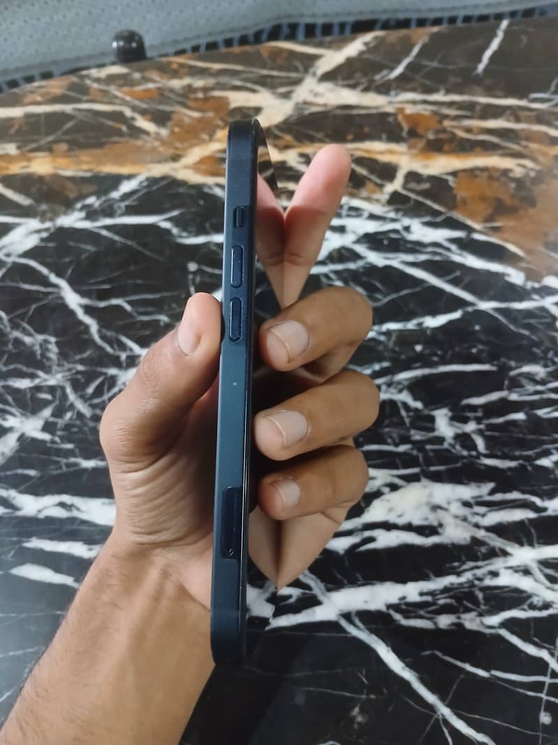 Apple iPhone 13 5