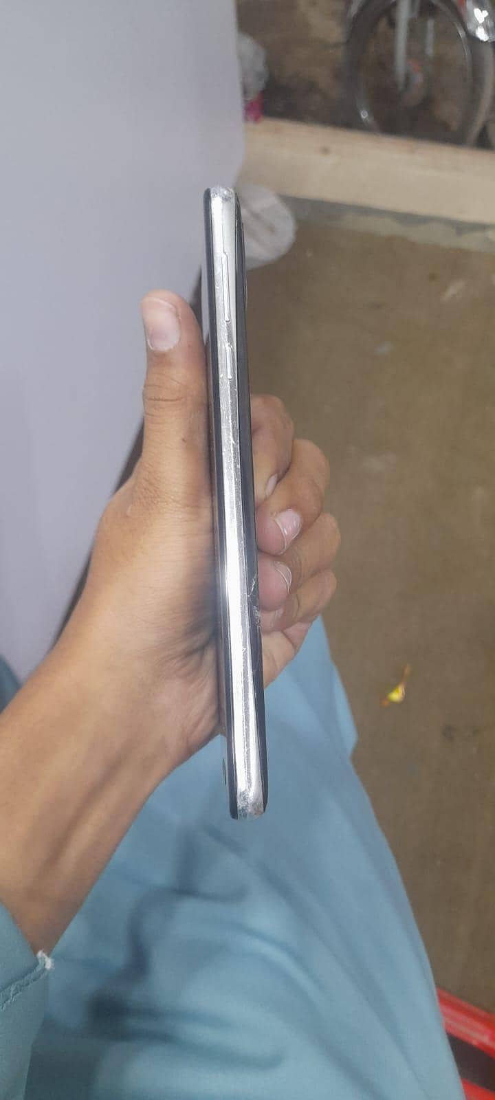 Sharp Aquos R2 1