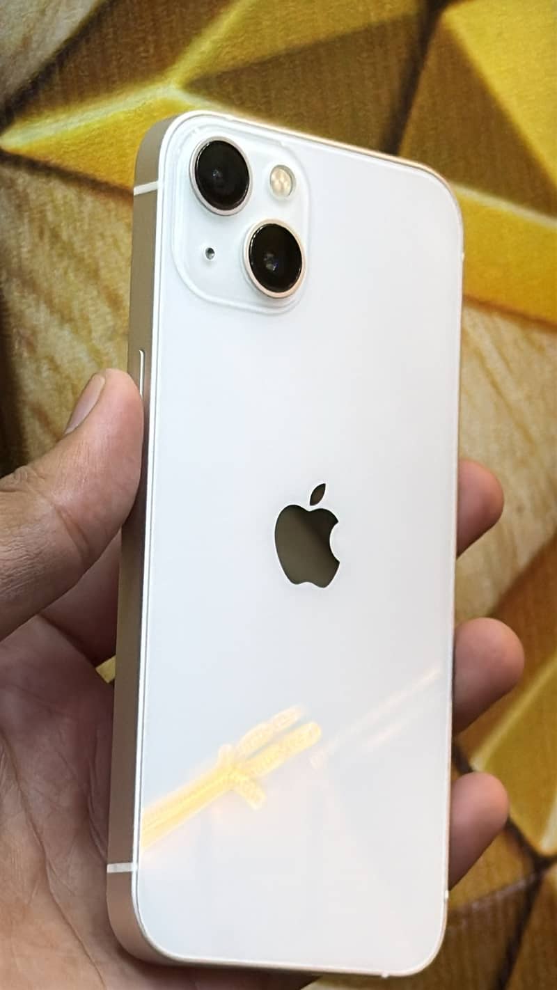 Apple iPhone 13 4