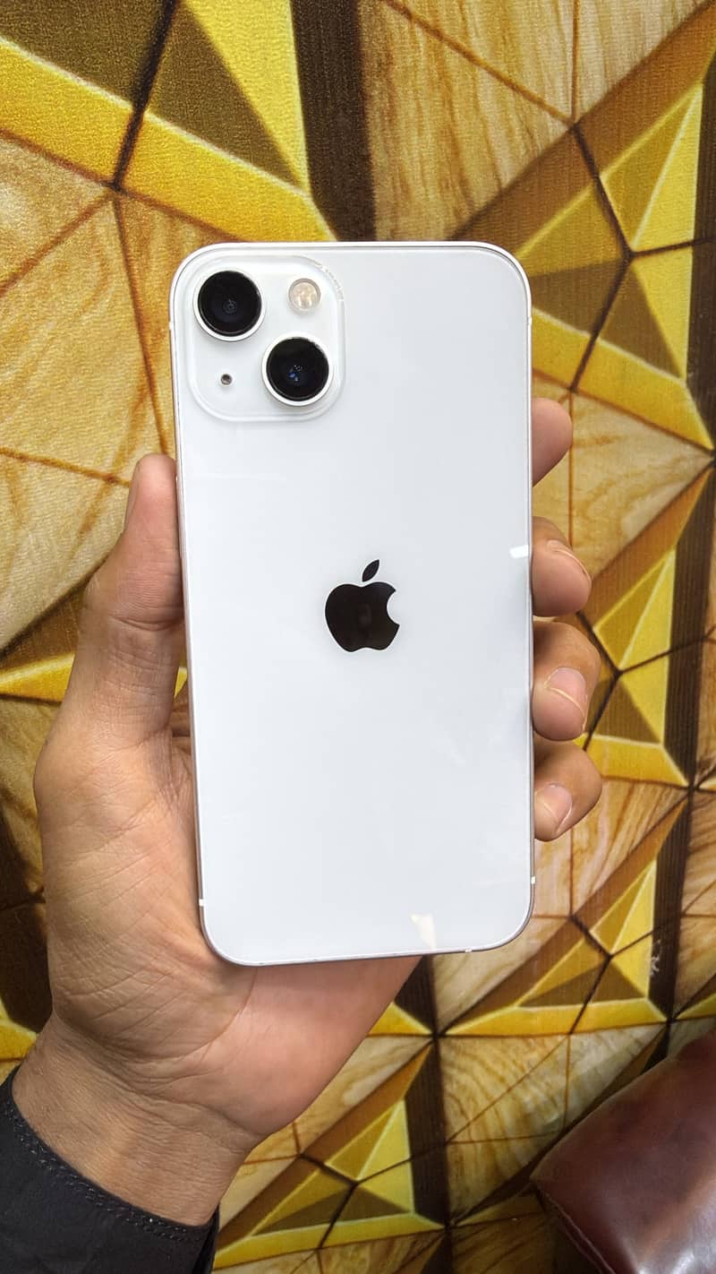 Apple iPhone 13 5