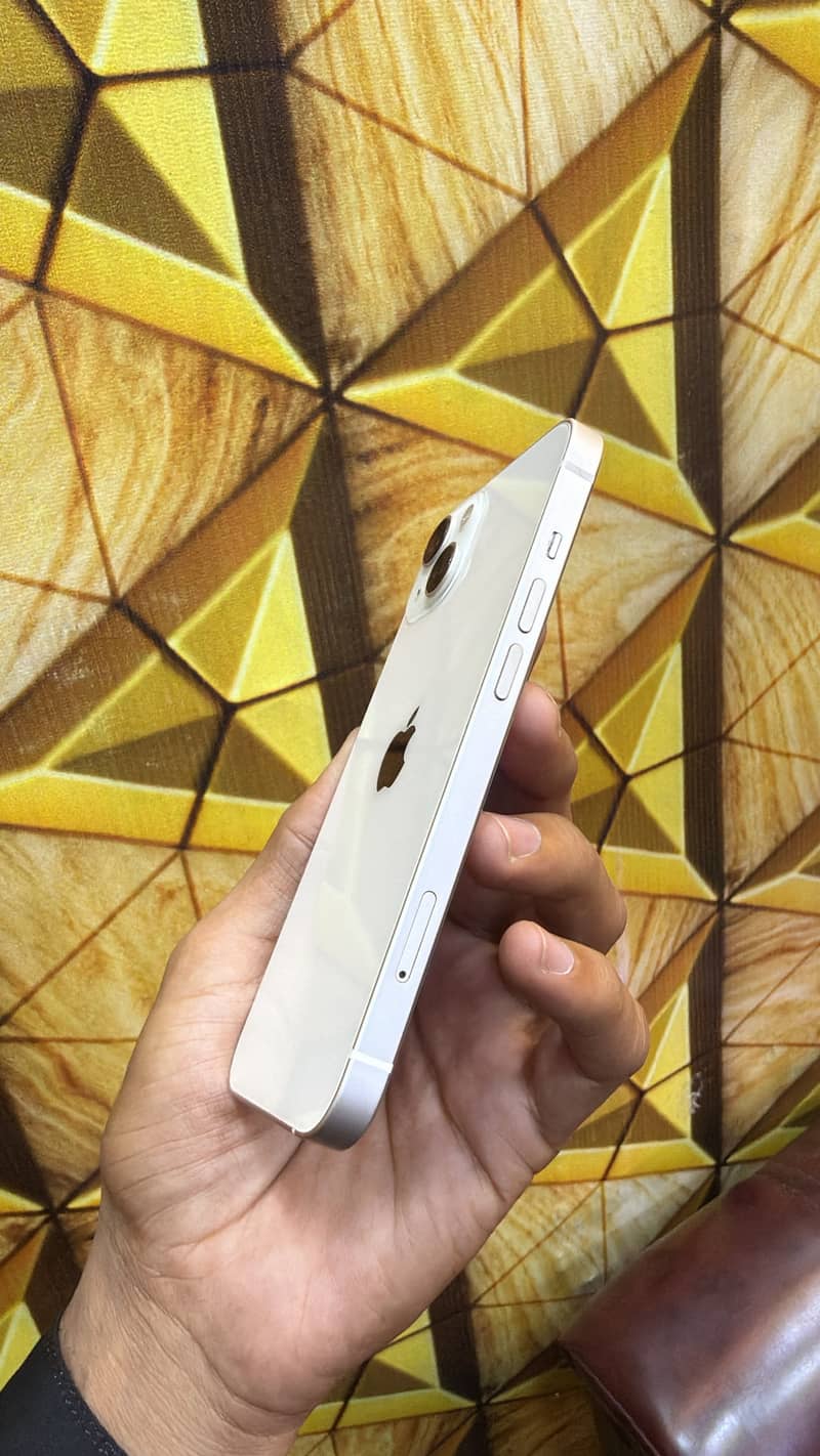 Apple iPhone 13 6