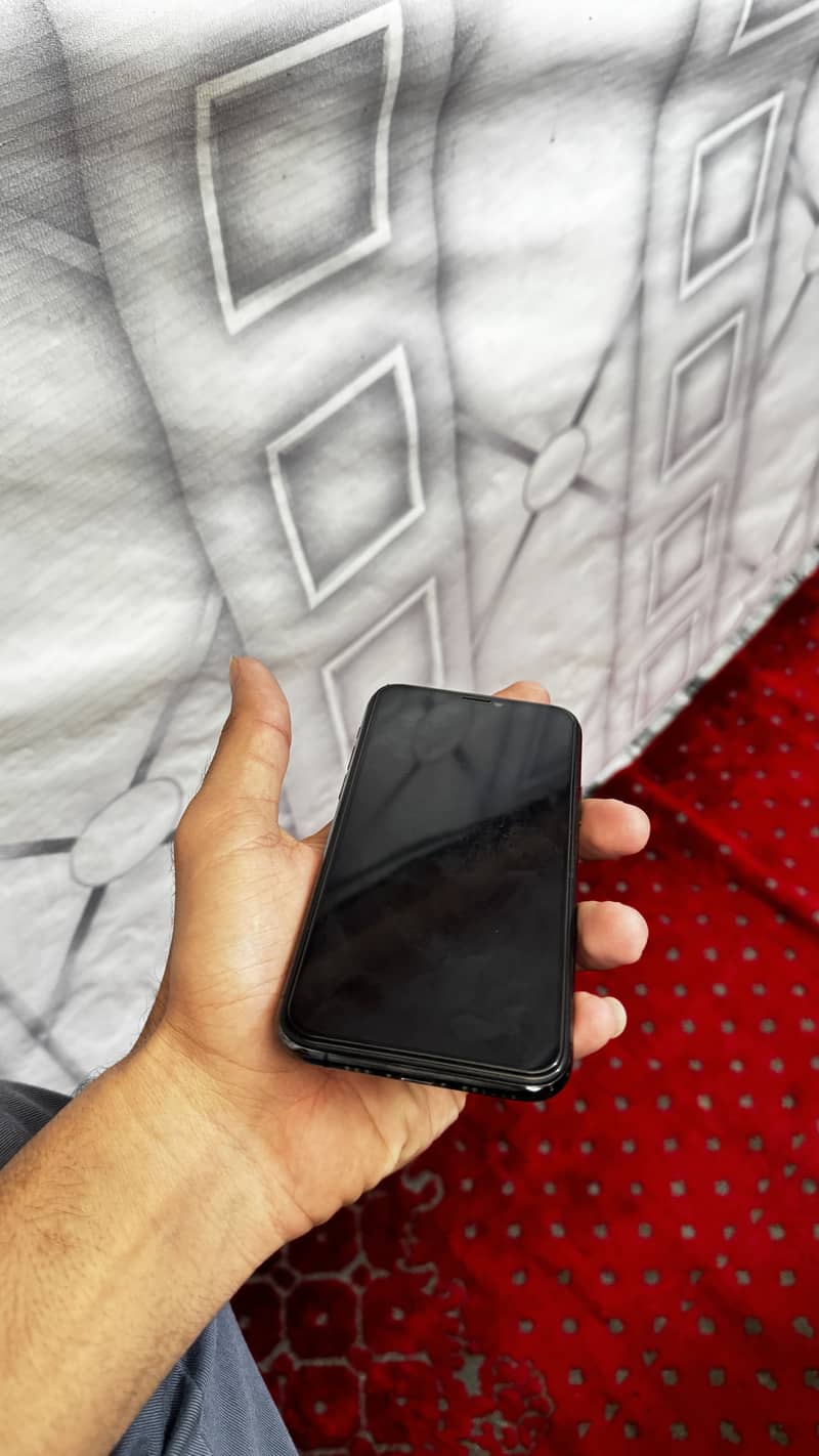 Apple iPhone 11 Pro 1